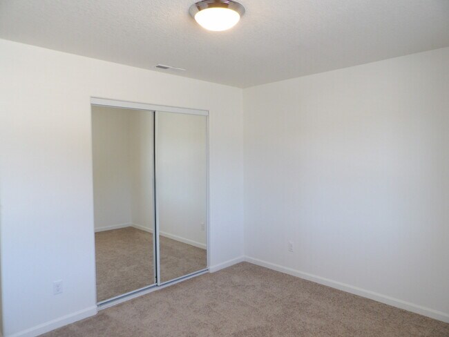 Building Photo - Beautiful Home!  Close to Downtown Hillsboro!