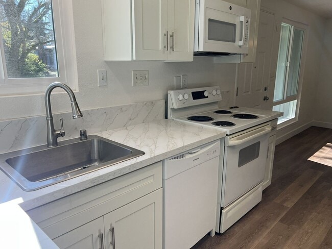 Building Photo - MARCH MOVE IN SPECIAL!! STUNNING REMODELED 3 BED HOME IN CARMICHAEL!!