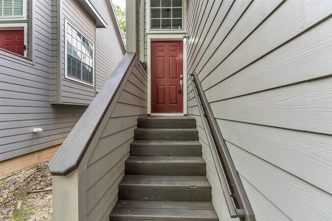 Building Photo - 46 Marble Rock Pl