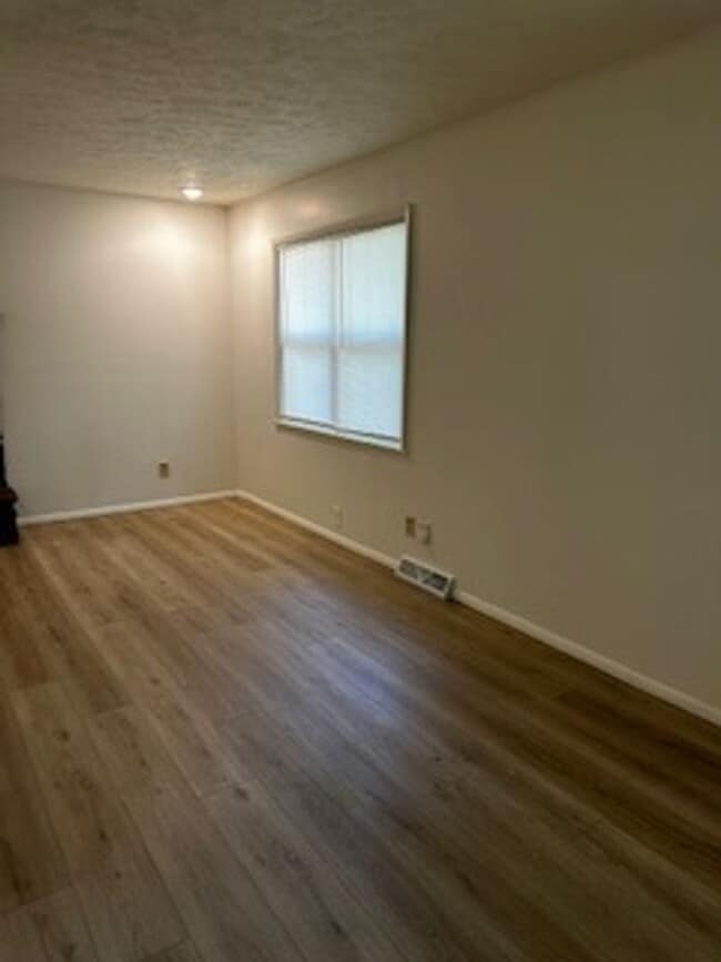 Building Photo - Fully Remodeled Home!