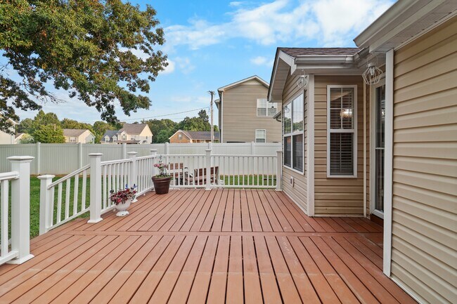 Building Photo - 1633 Cedar Springs Cir