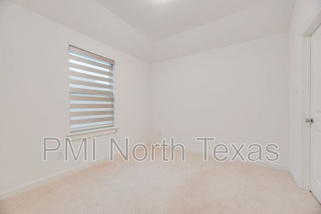 Building Photo - 3926 Stars St