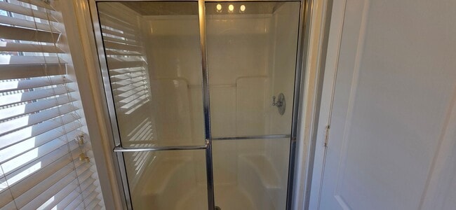 Building Photo - Adorable 3 Bedroom Bungalow Across from Mercy Hospital $1395!!!