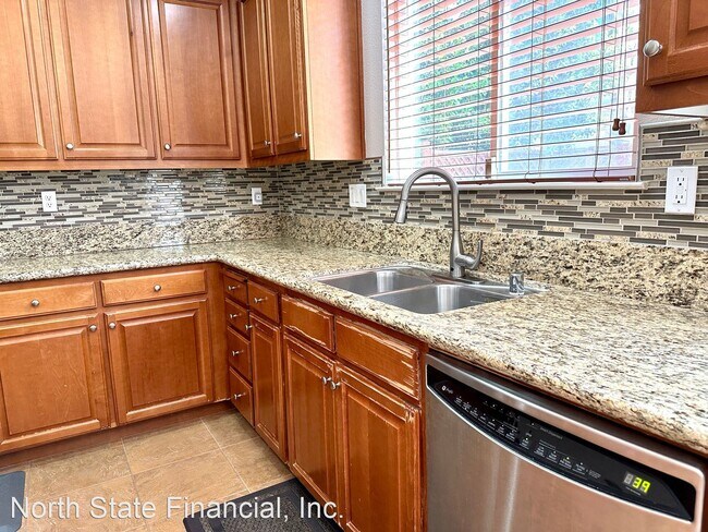 Building Photo - 5 br, 3.5 bath House - 1922 Cedar Falls Ave