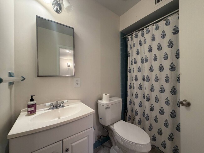 Building Photo - 1595 Adrian St