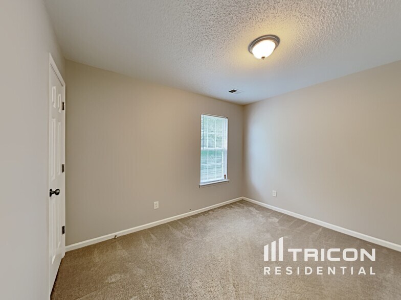 Building Photo - 401 Peachtree Rd