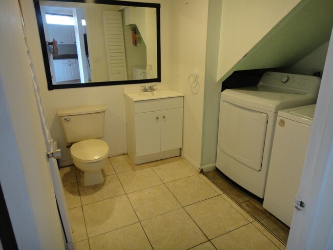 Building Photo - 3679 Victoria Dr