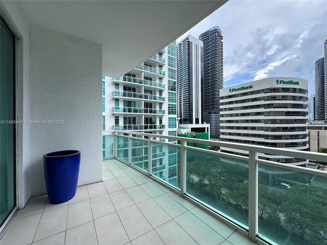 Building Photo - 950 Brickell Bay Dr