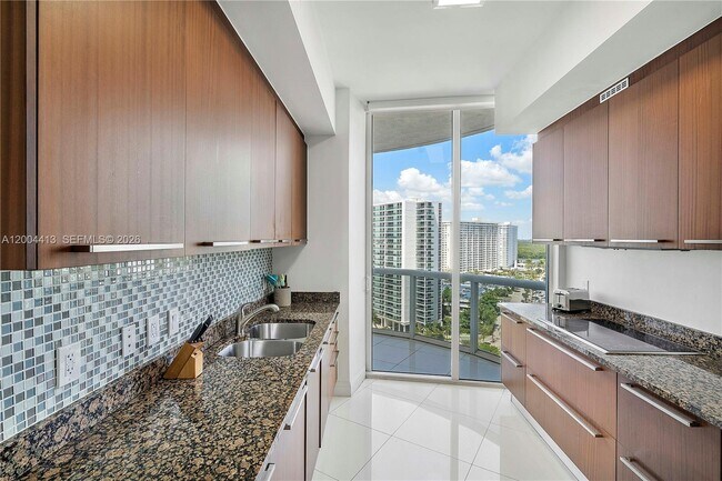 Building Photo - 15811 Collins Ave