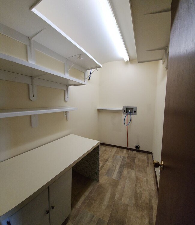 Building Photo - Commerce Duplex
