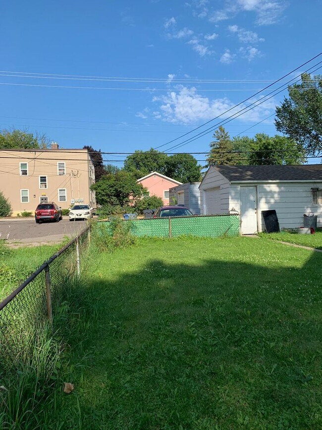 Building Photo - Beautiful Single Family home