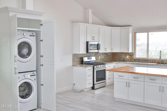 Building Photo - 3836 Dalaway Dr