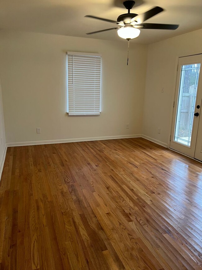 Building Photo - 2Bed/2Bath House For Rent - Call today bef...