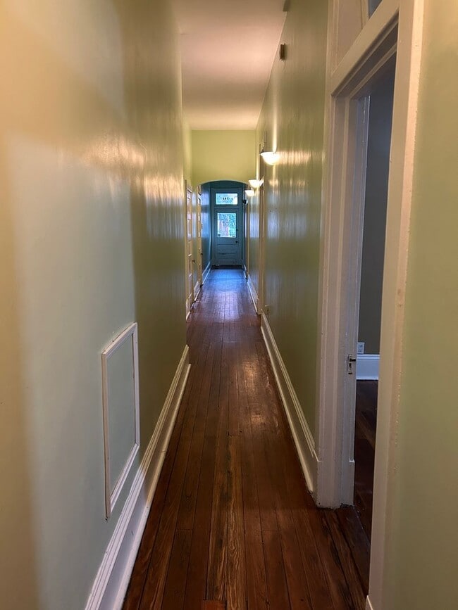 Building Photo - Savannah 1ST Floor of Duplex on Whitaker S...