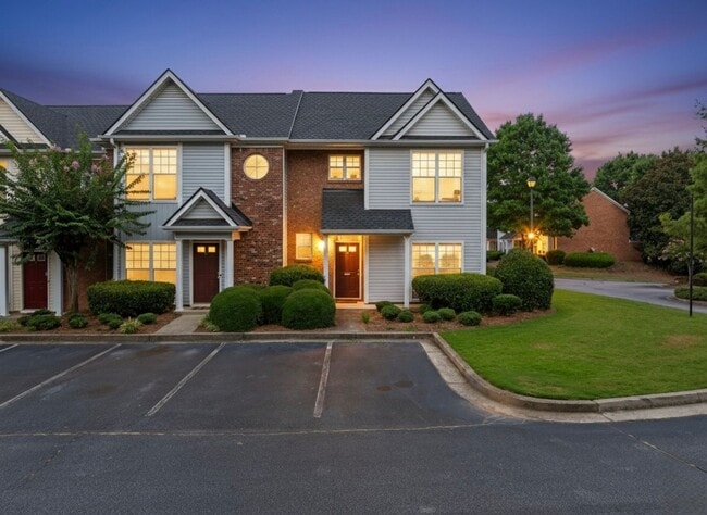 Building Photo - 3-bedroom, 2.5-bath end-unit townhome in the Garrison Square