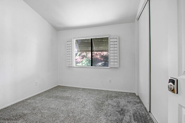 Building Photo - 3030 Wellington Dr