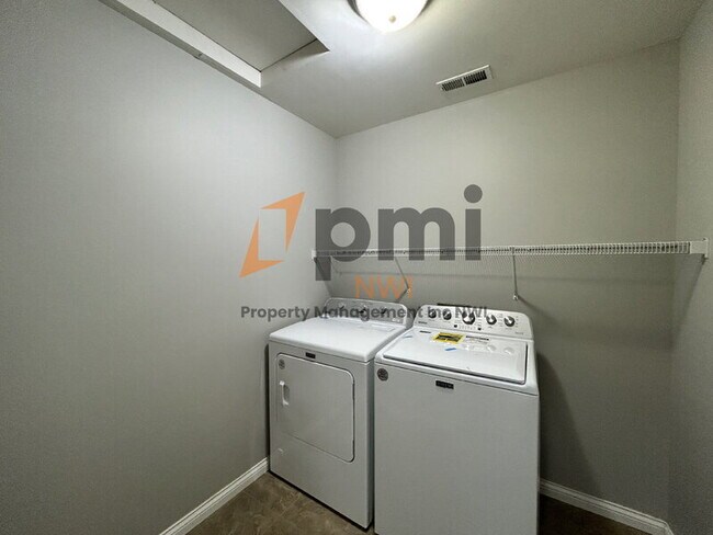 Building Photo - 4000 Silhavy Rd
