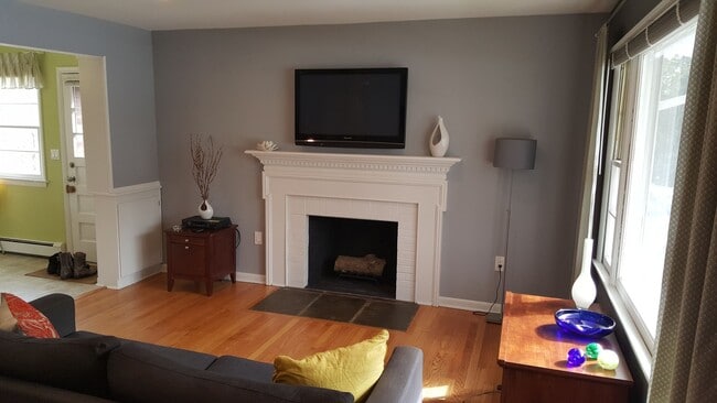 Building Photo - Incredibly well maintained rancher in Monrovia available mid June!