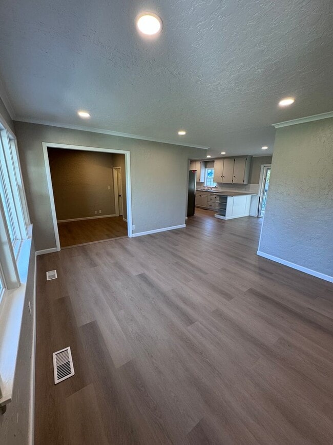 Building Photo - Mayo Meadow 3 Bed 1.5 Bath Cutie! Fully Up...