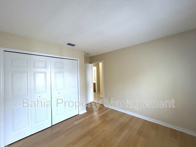 Building Photo - 7326 E Bank Dr
