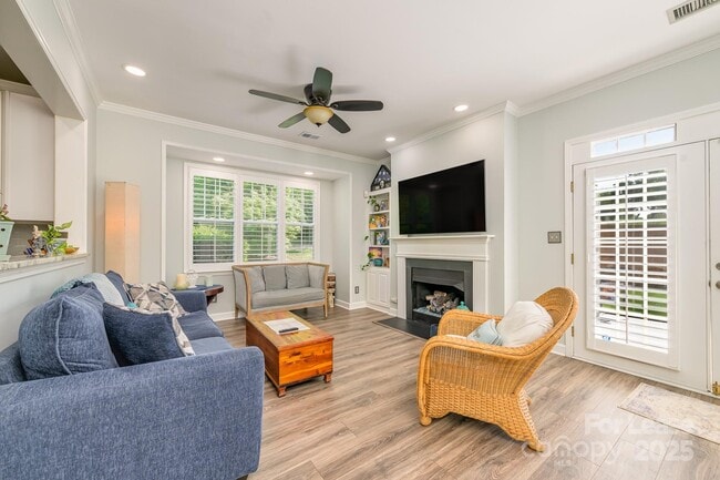 Building Photo - 18524 Mizzenmast Ave