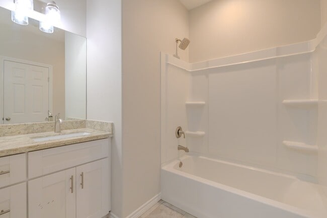 Building Photo - 2422 Cardinal Dr