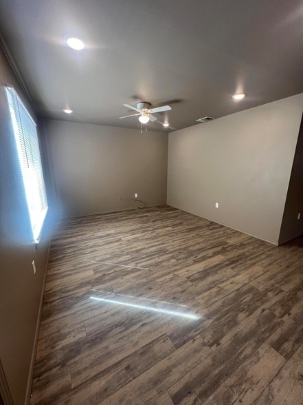 Building Photo - 1505 E 6th St