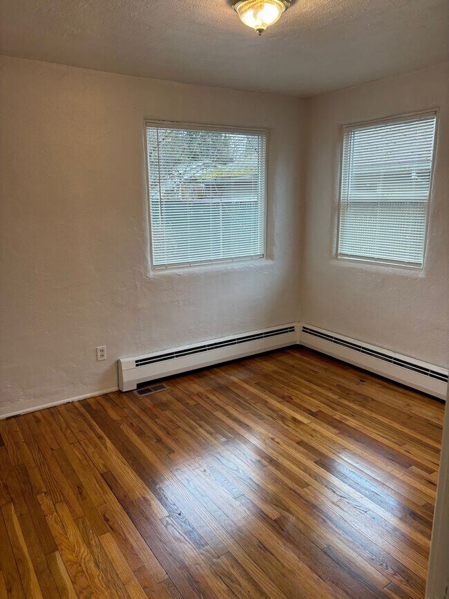 Building Photo - Beautiful Two Bedroom House Near Woodstock and Foster Districts