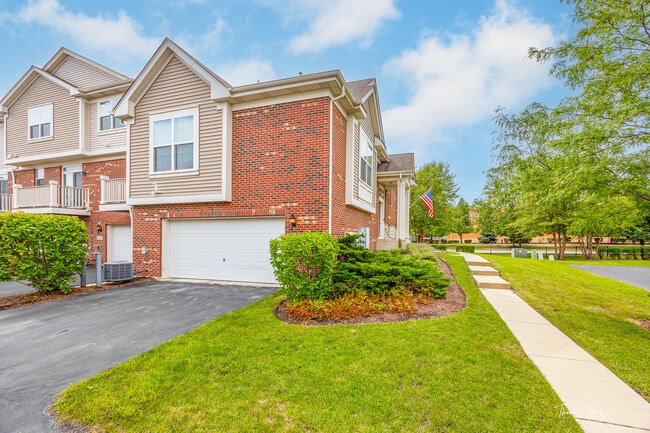 Building Photo - 2528 Dunraven Ave