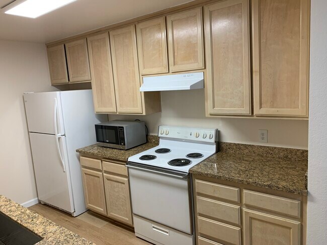 Building Photo - 676 Encore Way