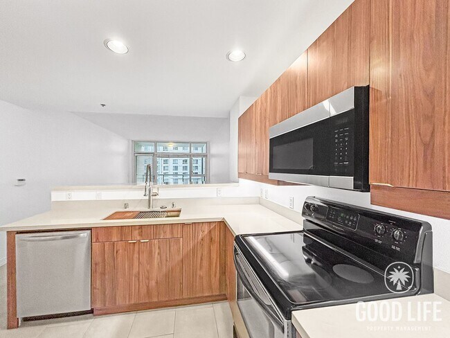 Building Photo - Stunning 1BD/1BA Condo in East Village W/ A/C, W/D, Rooftop Deck, Padres Stadium View, Community ...