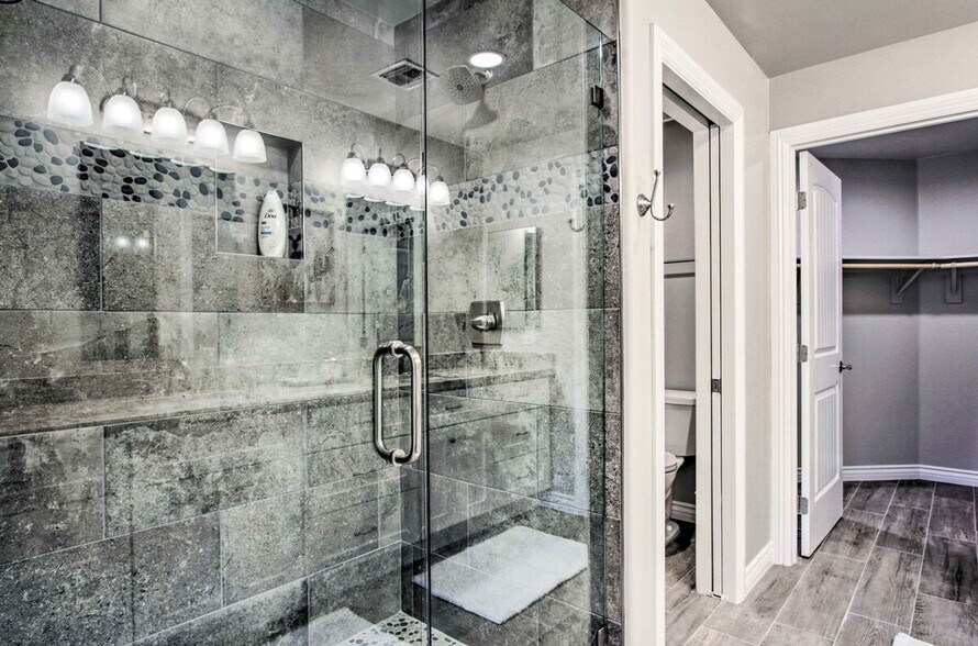 Building Photo - 6145 E Cave Creek Rd