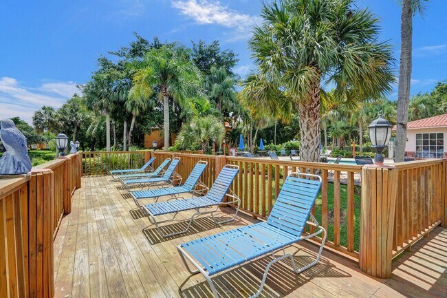 Building Photo - Renovated and Updated 2 Bed, 2 Bath Condo ...