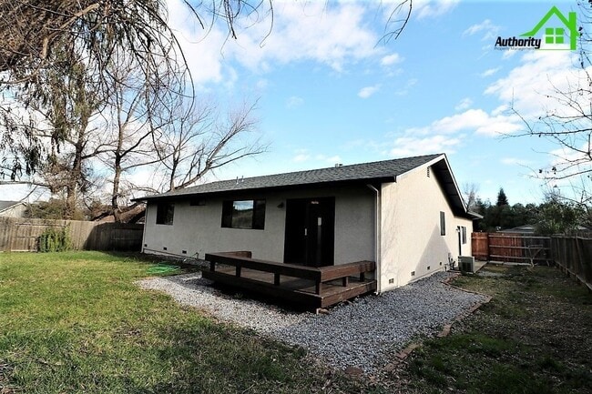 Building Photo - 866 Spaniel Dr