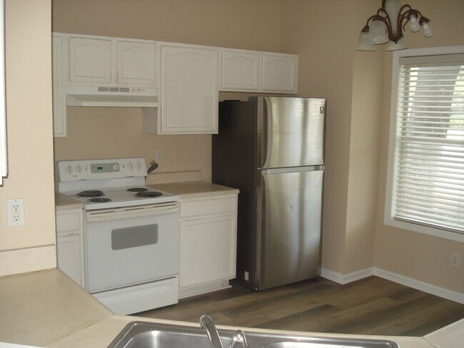 Building Photo - Townhouse in Village of Old Towne