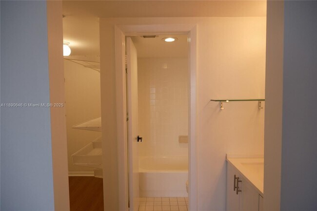 Building Photo - 2756 Day Ave