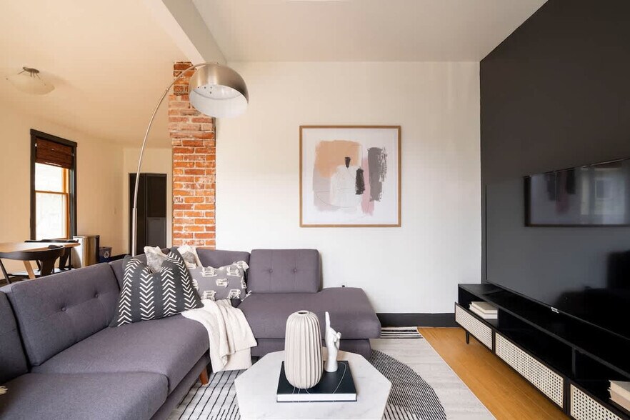 Building Photo - 2319 NW Raleigh St