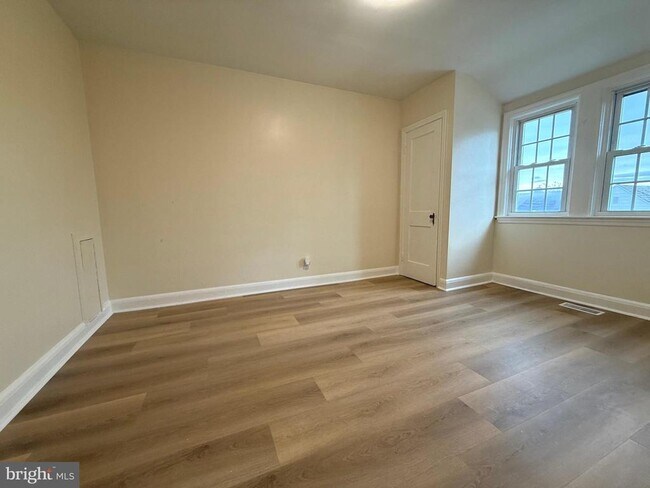 Building Photo - 804 Radnor Ave