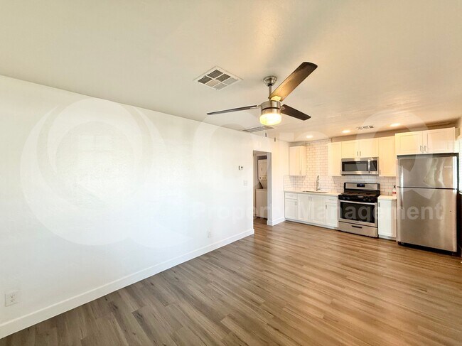 Building Photo - 1202 E Kaler Dr