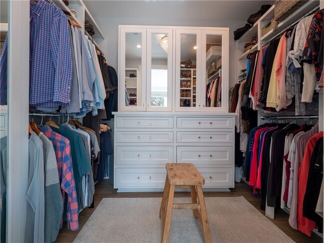 Building Photo - 3403 Laurel Ave