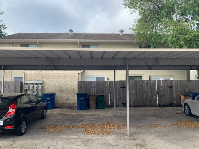 Building Photo - 3214 Crosscreek Dr