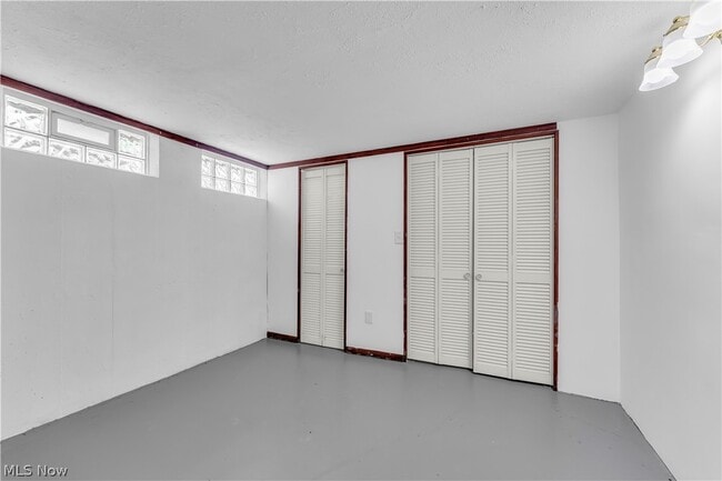 Building Photo - 13305 Shady Oak Blvd