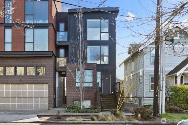 Primary Photo - 4422 Woodlawn Ave N