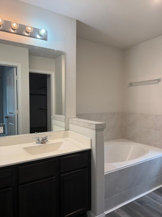 Building Photo - 25419 Grotto Falls Ln