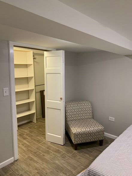 Door closet - 2122 Kenilworth Ave