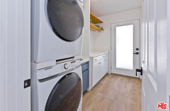 Building Photo - 2660 N Farrell Dr