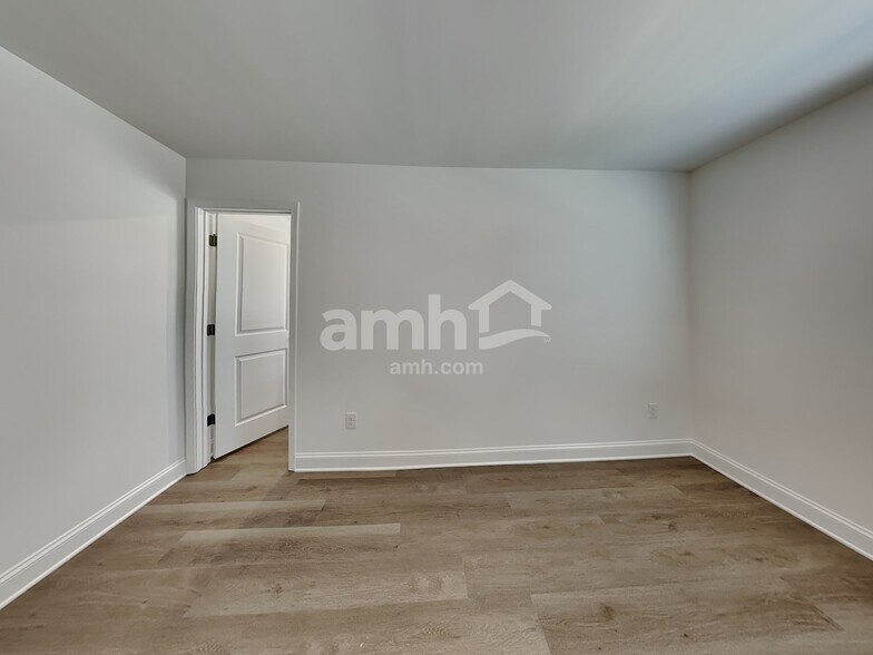 Building Photo - 1020 Bevington Dr