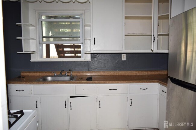 Building Photo - 4027 Woodbridge Ave