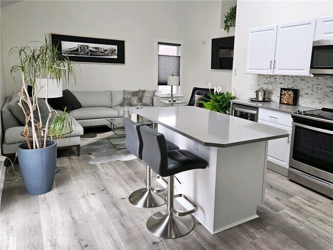 Building Photo - 1315 Peninsula Dr