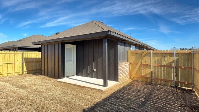 Building Photo - 11401 University